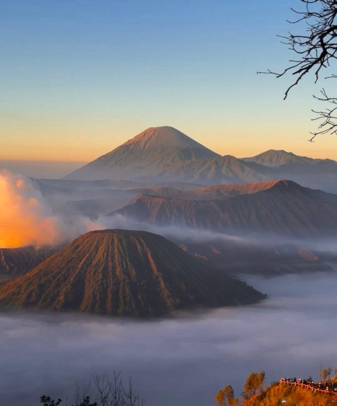 1月19日周一早间要闻一、个股公告1. 华天酒店：控股股东筹划合并重组，实控人拟