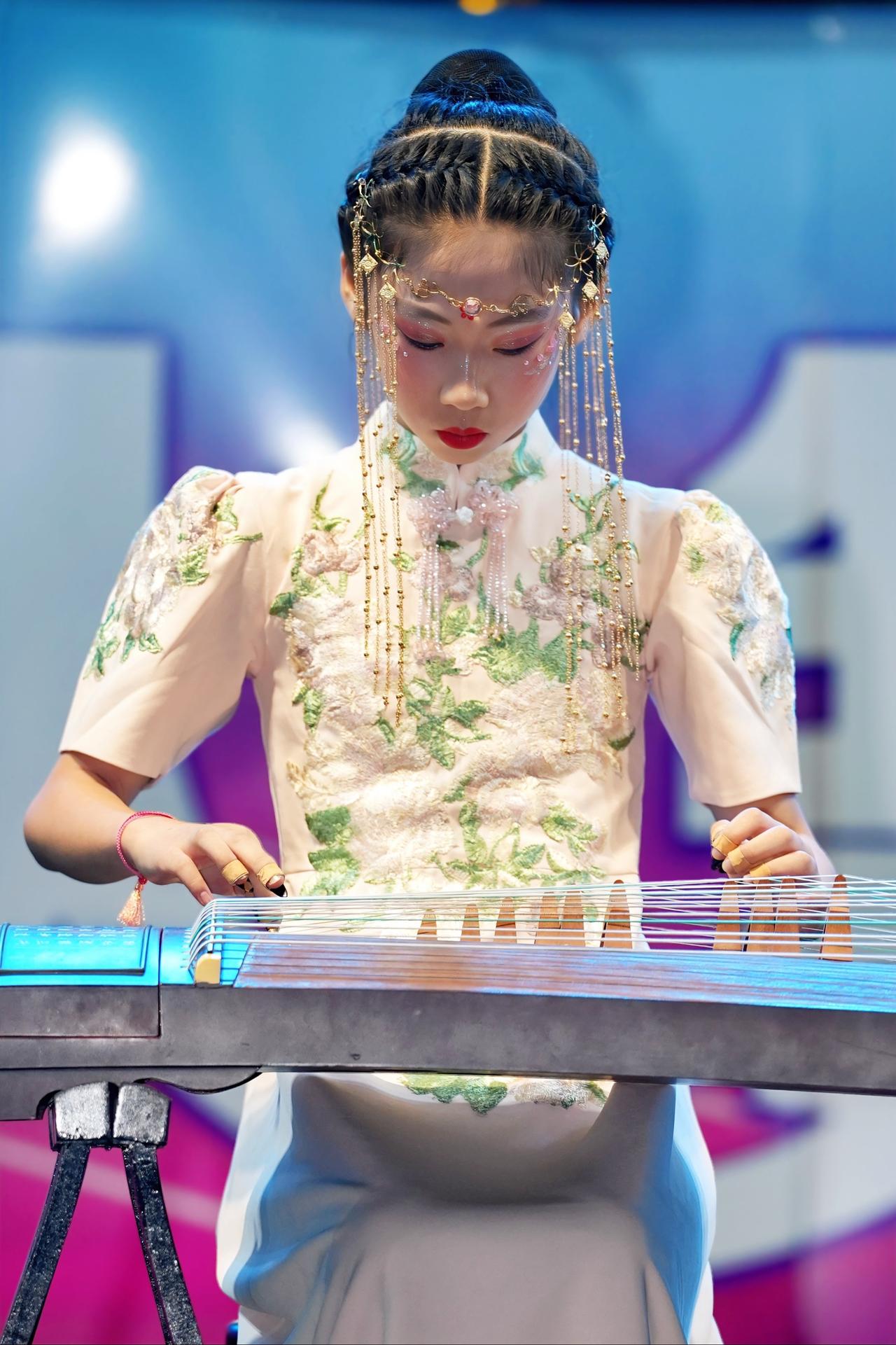 古筝演奏视频 旗袍 仙女裙穿搭 表演 舞台演出