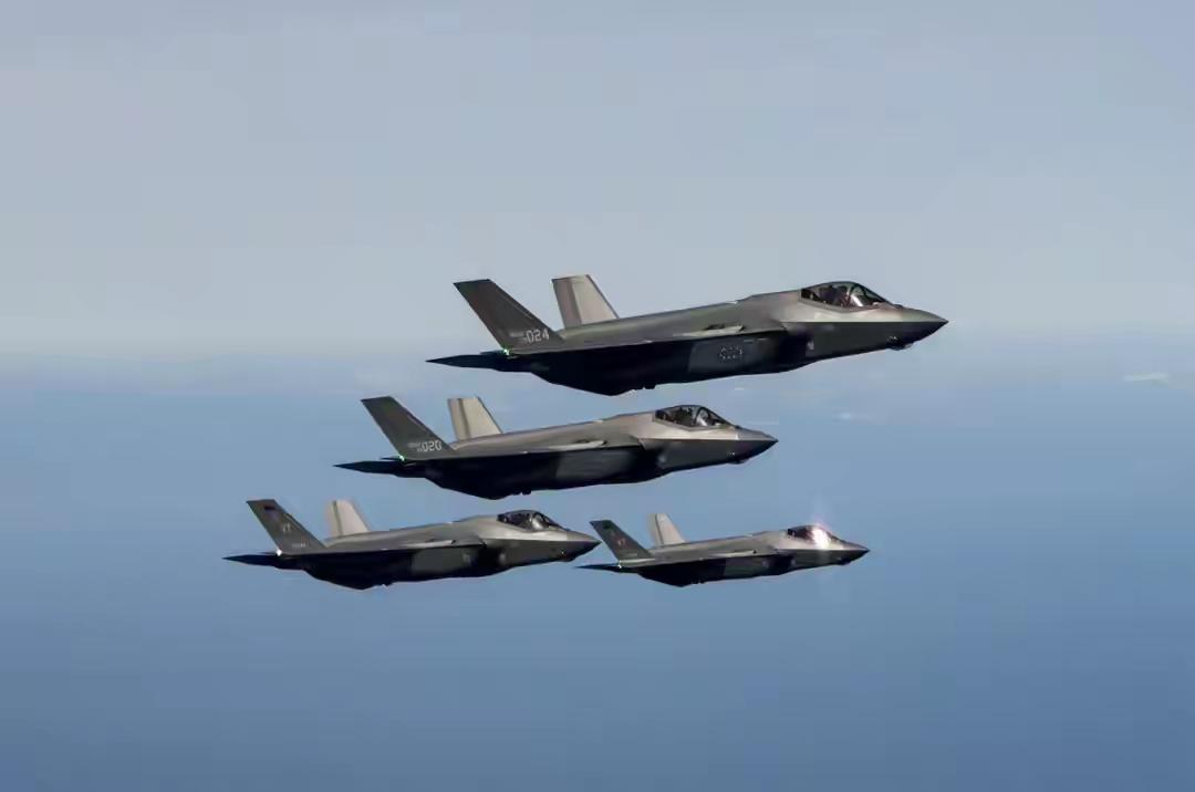 大约有上百架F35出动，演练突袭行动，都在为最后时刻做准备
主要是台湾军火到了，