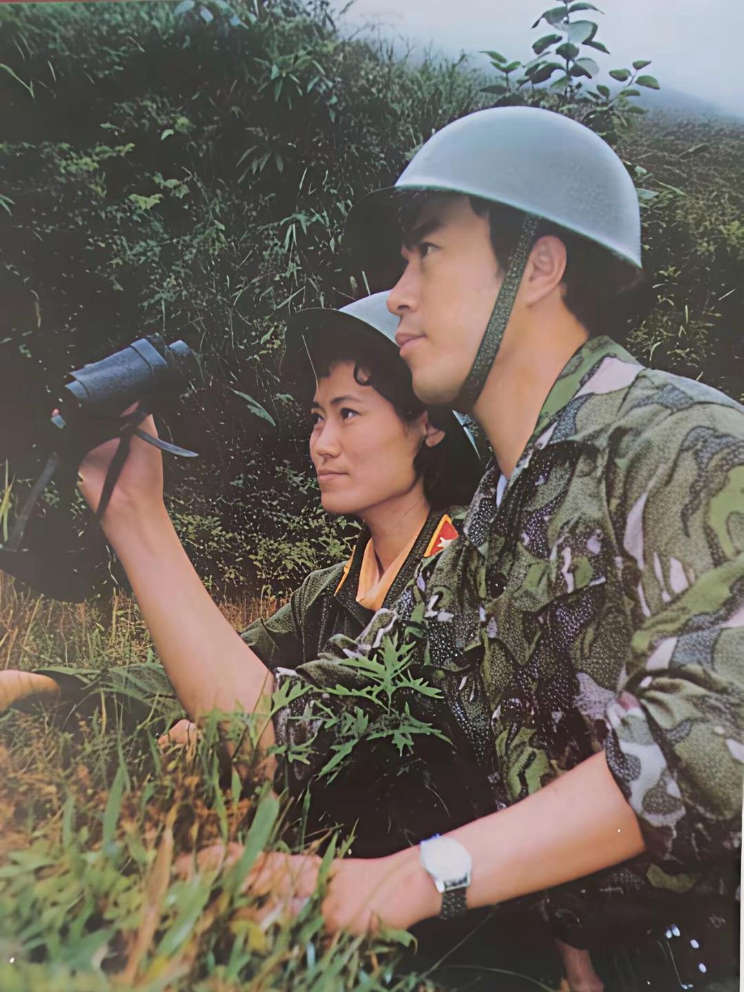 致敬老山战地夫妻蒋建军、智佳平
 
蒋建军，智佳平，老山战地夫妻。他们二人是19