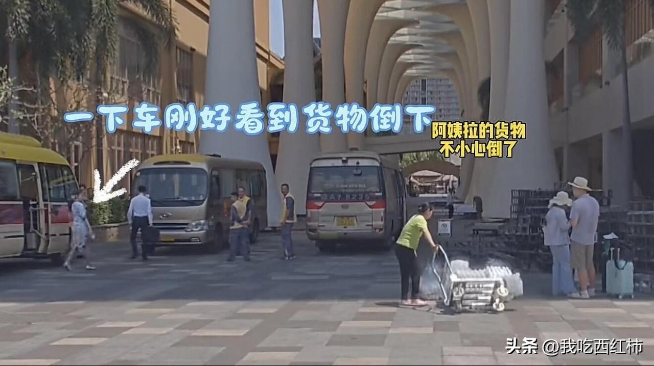 海航的这位小姐姐，真的是人美心善！
就在刚刚看到有博主发布了这样的视频，从视频里