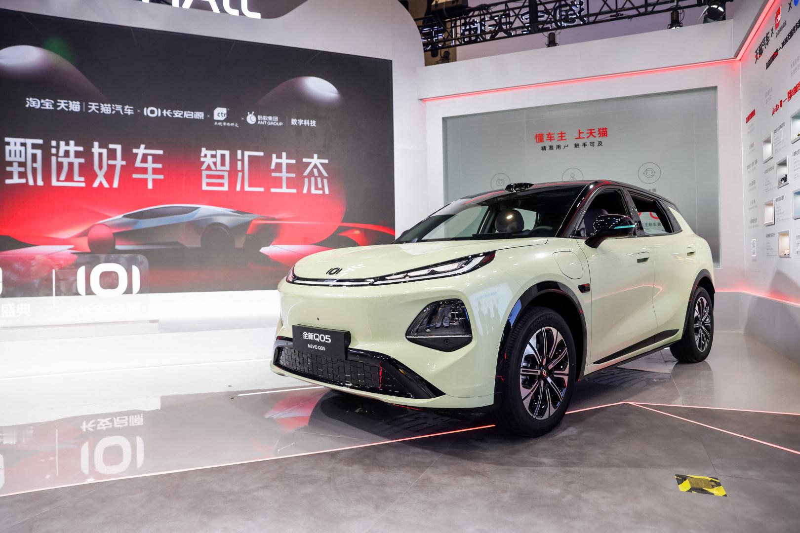 天猫卖整车了天猫甄选好车 北京车展天猫展台人气爆棚！科技风展车、高颜值团队、可爱