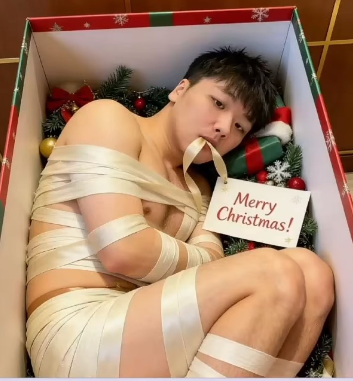 哈哈，太变态了！翔哥看到自己鱼吧水友发的图，说要把这个图发给查理斯，当送给他的新