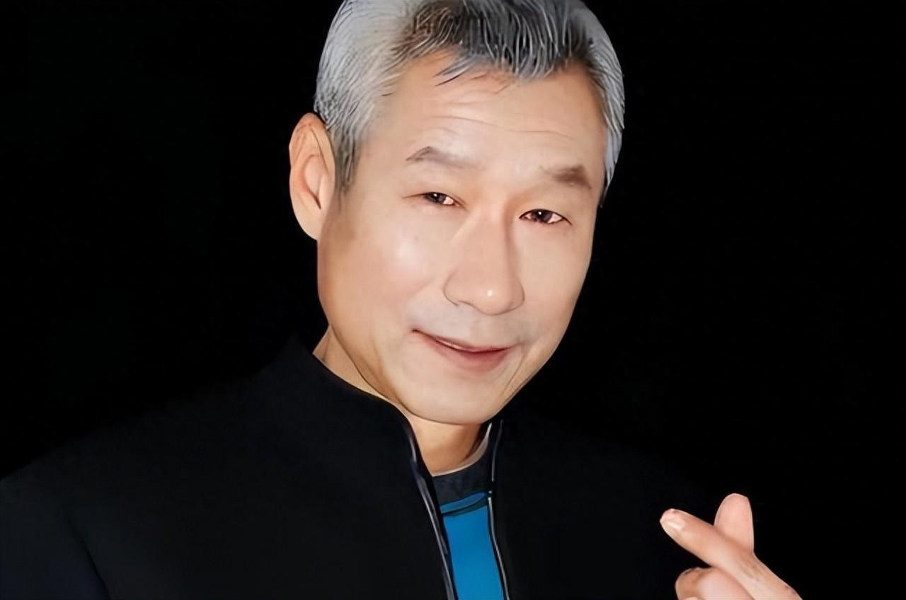 2005年，北京，刘佩琦哥哥病逝，16岁侄子刘伟无人照料，他心一软直接接回家当亲