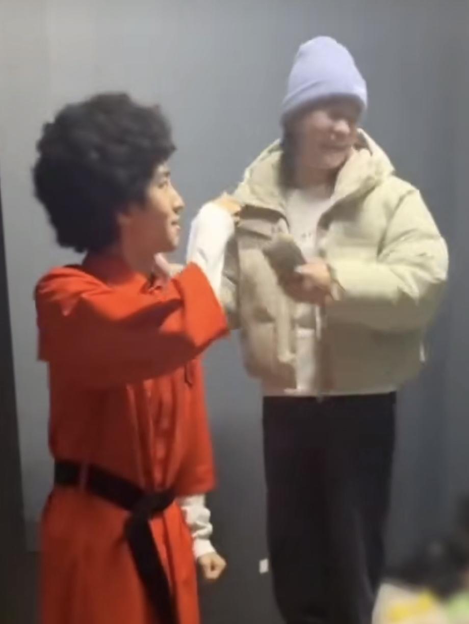 王俊凯与全红婵友好互动
不想竟引发粉丝脱粉