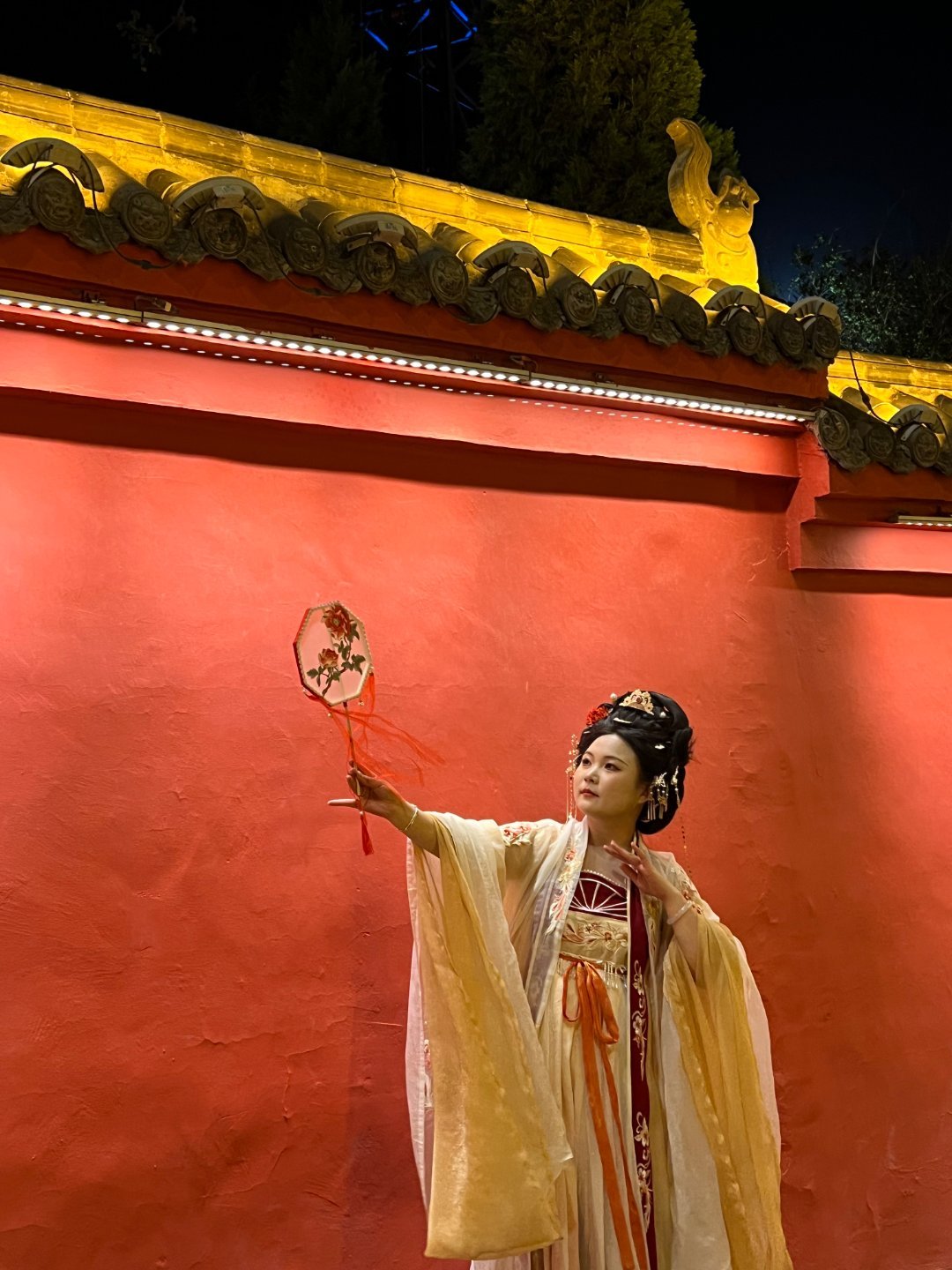 五一归汉之旅微博旅行ING交换城市春光赴洛阳应天门，赴一场盛唐幻夜之约。当夜幕落
