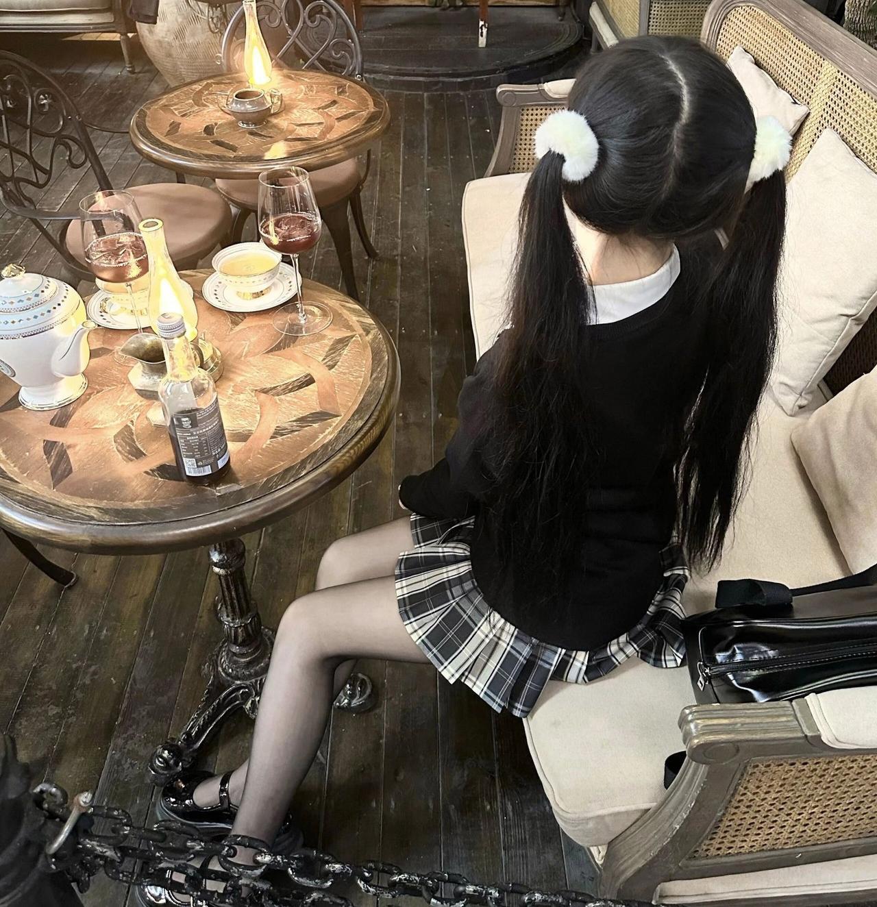 网上认识的热心男网友，他说是一名职业摄影师，可以免费帮我拍一组私房照，大家觉得这