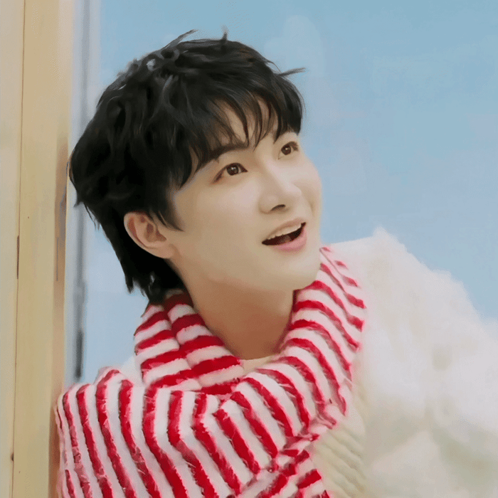 周深  周深新歌接财运 【圈宝和米说早安】纷纷落下的时间，在清晨等待着，每一寸亮