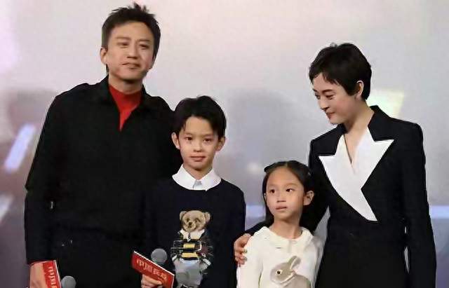 邓超儿子撞脸少女甄嬛，女儿像爸，这基因绝了