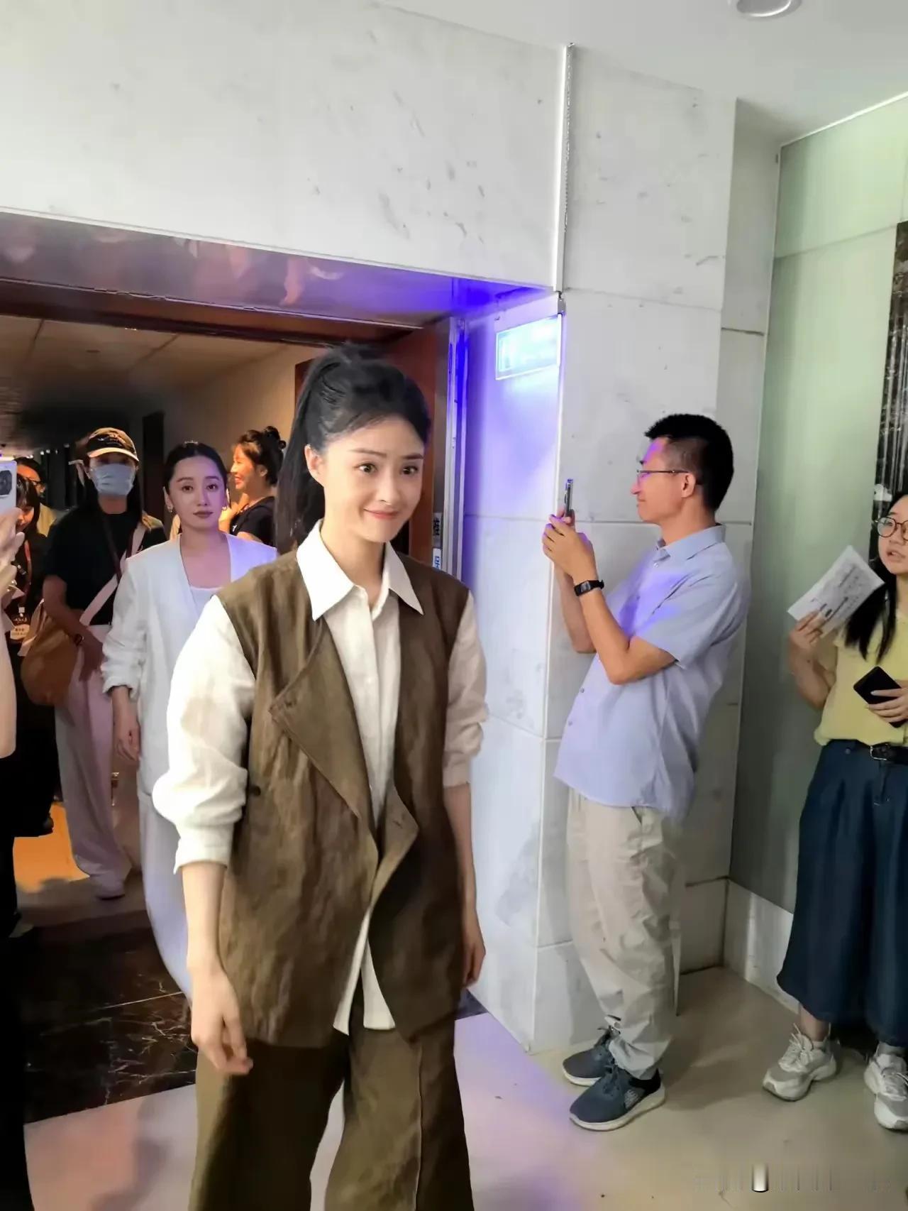 真想知道她是怎么瘦下来的，胖了那么多年的顽固胖，怎么一下子就瘦了

事实证明瘦下