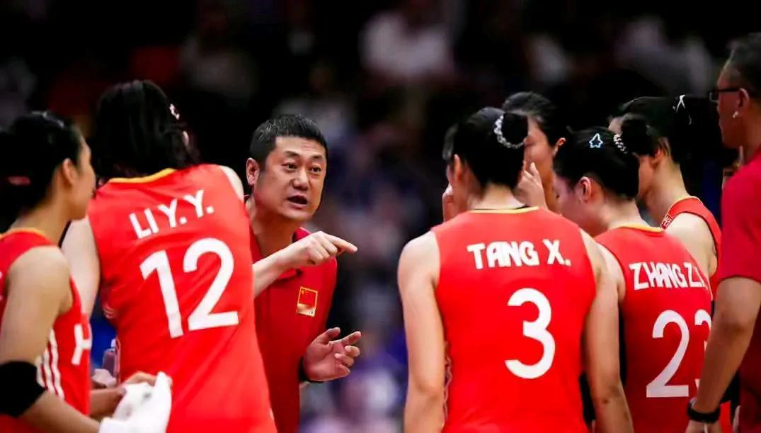 女篮刚刚落幕，女排再次重演，过程如出一辙。
输给法国，止步八强，冉冉升起的新星们