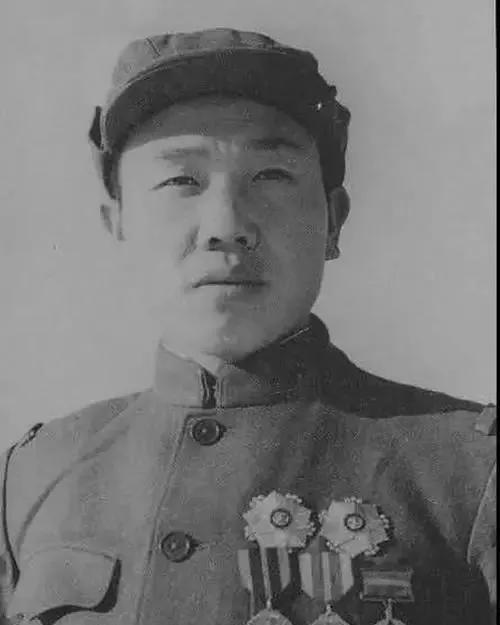 1950年，志愿军排长郭忠田私自放走了美军50多辆坦克，却带领全排以0215的战