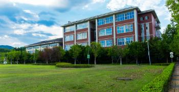 如果你是 2026 届想走医学赛道的高考生，重庆医科大学绝对是西南地区绕不开的性