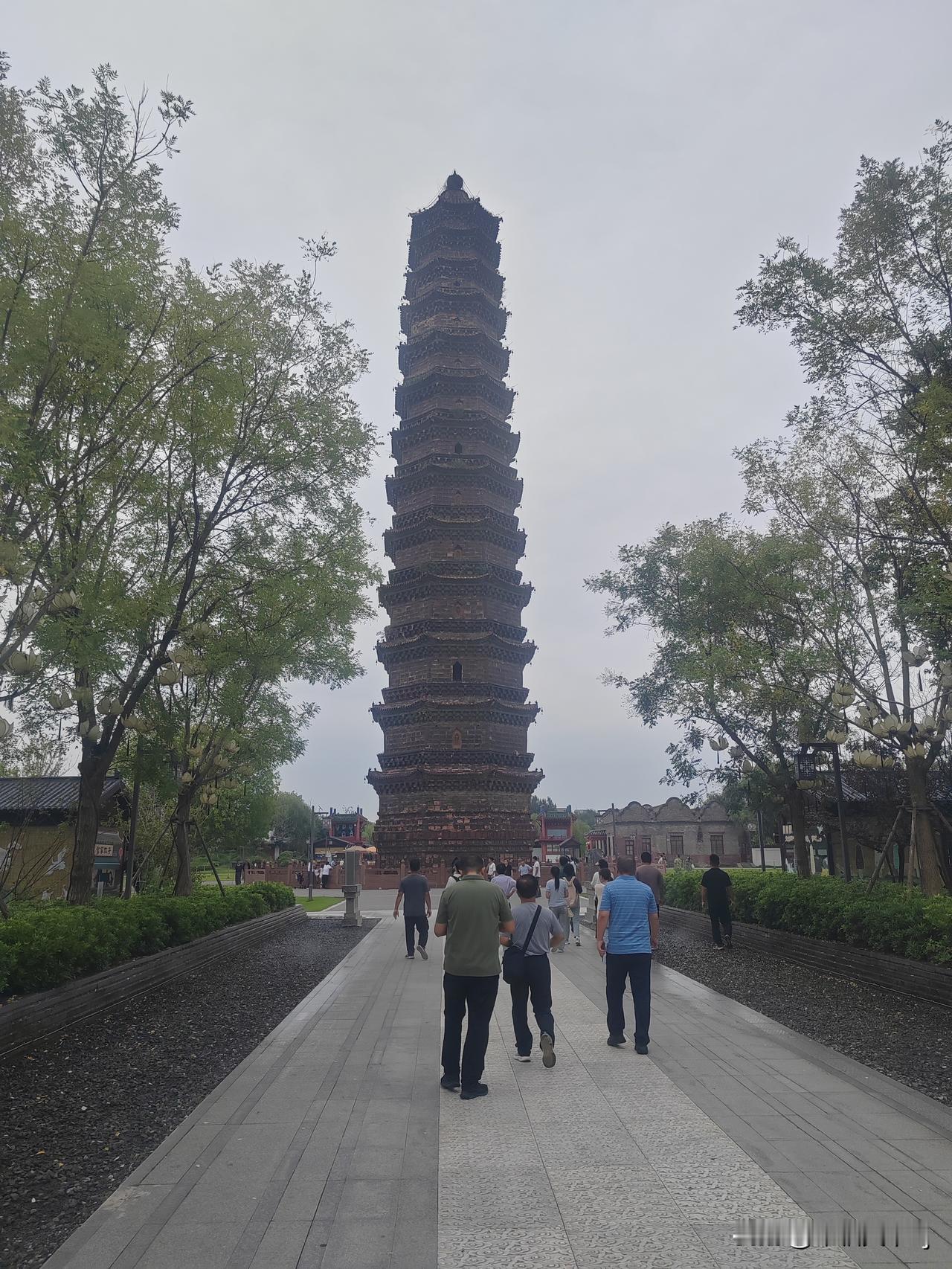 谁知道这是什么塔？
在中国有无数个塔，比较有名的如倒掉又重修的杭州西湖雷峰塔，西