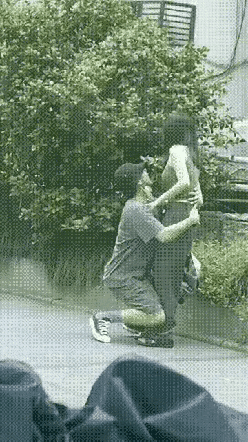 靠实力说话，强扭的瓜不甜。
生活里，“靠实力说话”太重要了。就像职场中，那些靠真