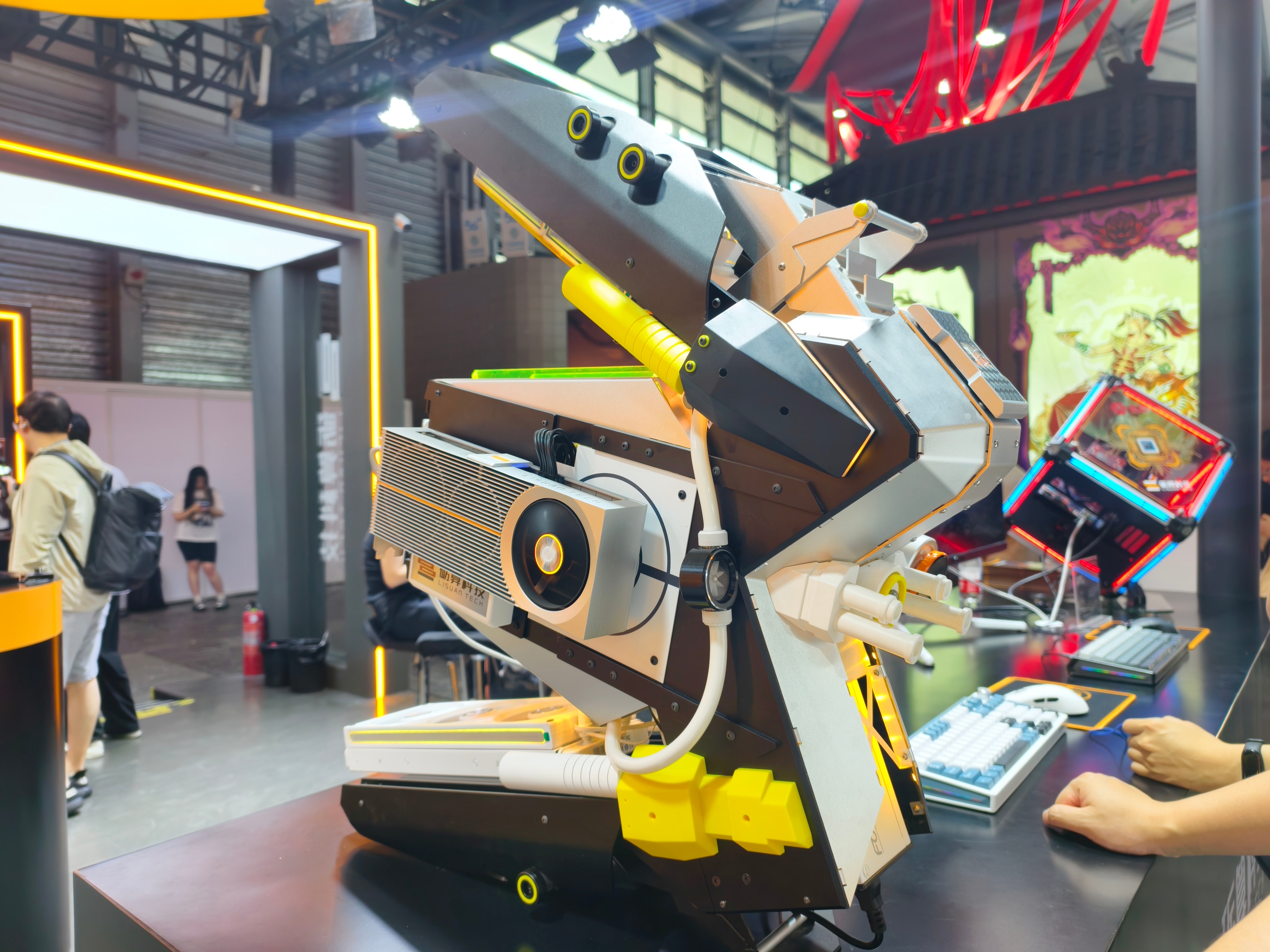 国产游戏电脑，给你多一个新选择！ChinaJoy 逛展，在砺算科技的展台看到了这