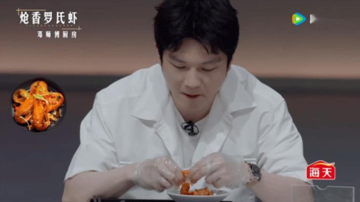 一饭封神沉浸式吃饭直拍一饭封神樊振东把试吃席玩成大型干饭现场。三十多道菜品轮番上