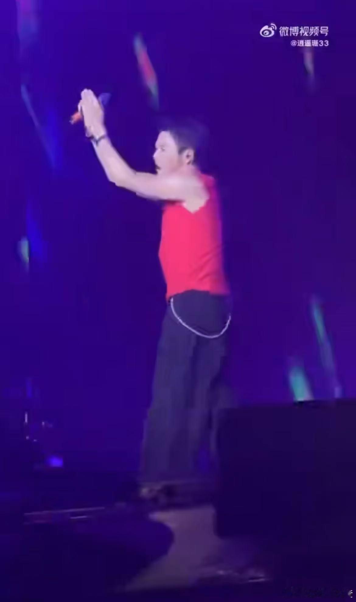 一觉醒来陶喆都会跳舞了谁懂呀，陶喆在舞台上面跳舞真的是会让人眼前一亮，更能感觉到