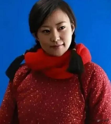 1971年，北京知青邵东平娶了地主家女儿。在新婚之夜，妻子问他：“东平哥，我家出
