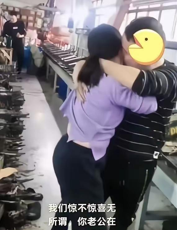 宁波那个工厂的监控视频我看了，就车间操作台旁边，一男一女两个工友本来在那打打闹闹