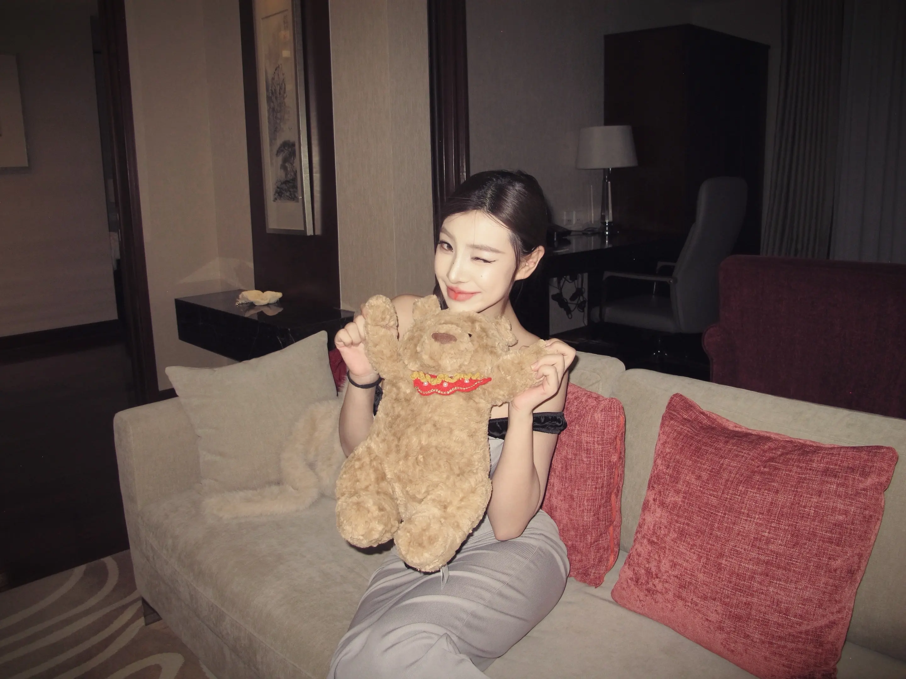 要对世界保持开放与天真，能感知风的方向，为某个念头突然雀跃。允许自己被...