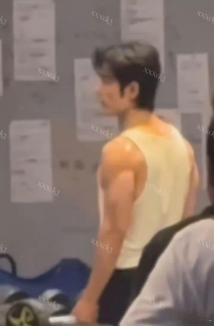 肖战肌肉状态肖战身材状态 肖战这肌肉状态….
