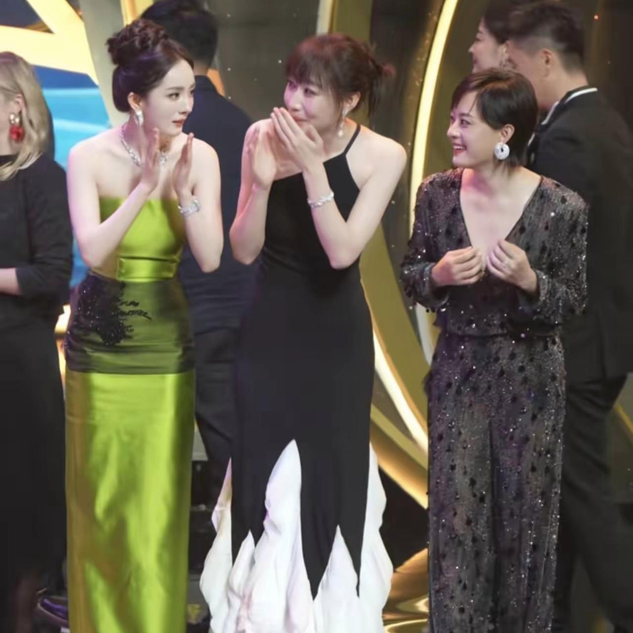 女人过得幸不幸福，脸上状态骗不了人！
 
同框一眼就能看出差距，杨幂、任素汐、孙