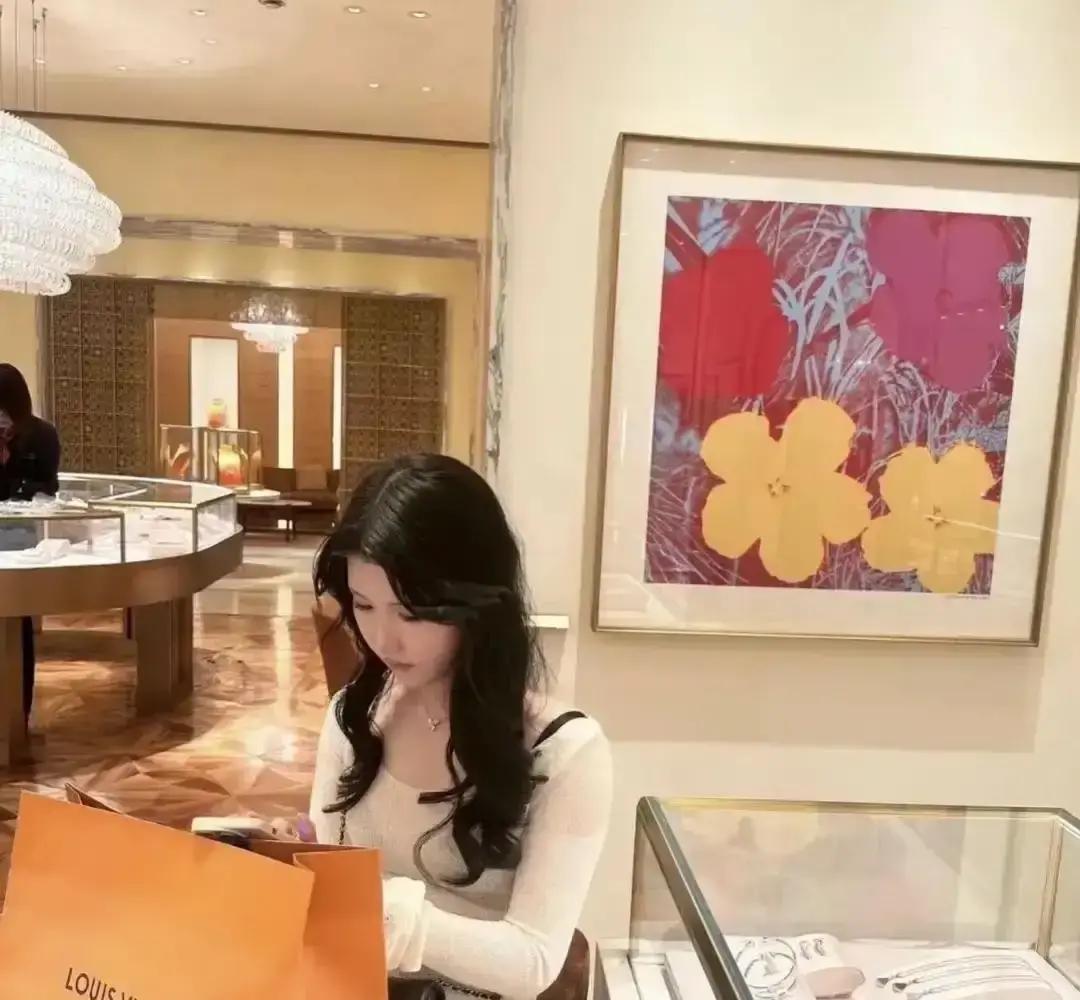 复旦前任带娃，他2000万粉翻身
 
那天直播，童锦程自己爆出娃妈是复旦中文系的