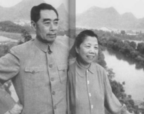 84年周总理弟弟来到北京，邓颖超对他说：恩寿，咱俩可都是委屈人。1984年，周总