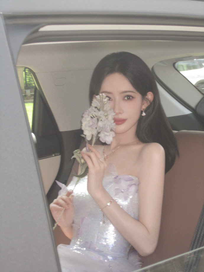 孟子义更新柳州6宫格美照✨ ​​​