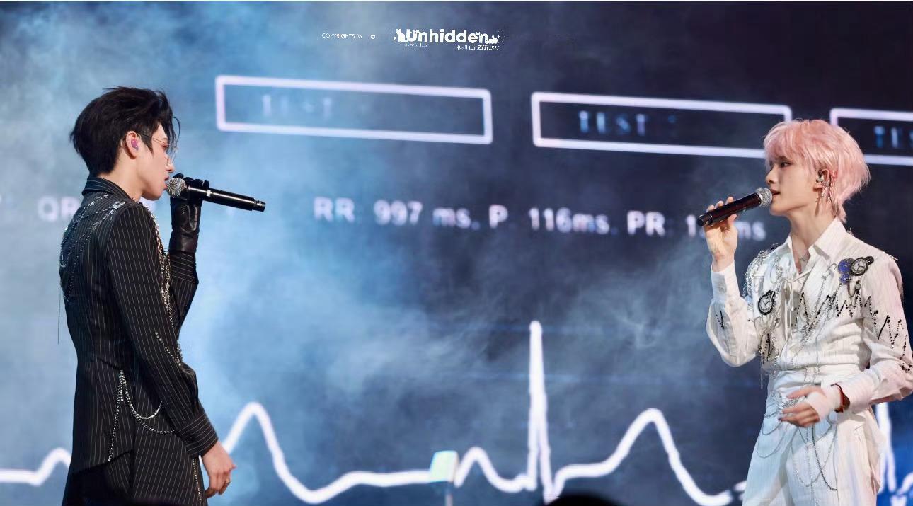 罗生门！！！朱志鑫苏新皓双人舞台罗生门怎么能这么配！对视就甜度拉满！朱志鑫苏新皓