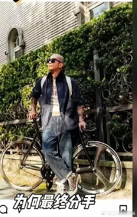 韩媒追问那位光头先生，和大S的恋情为何会走到尽头。光头男士神情严肃地回应，与大S