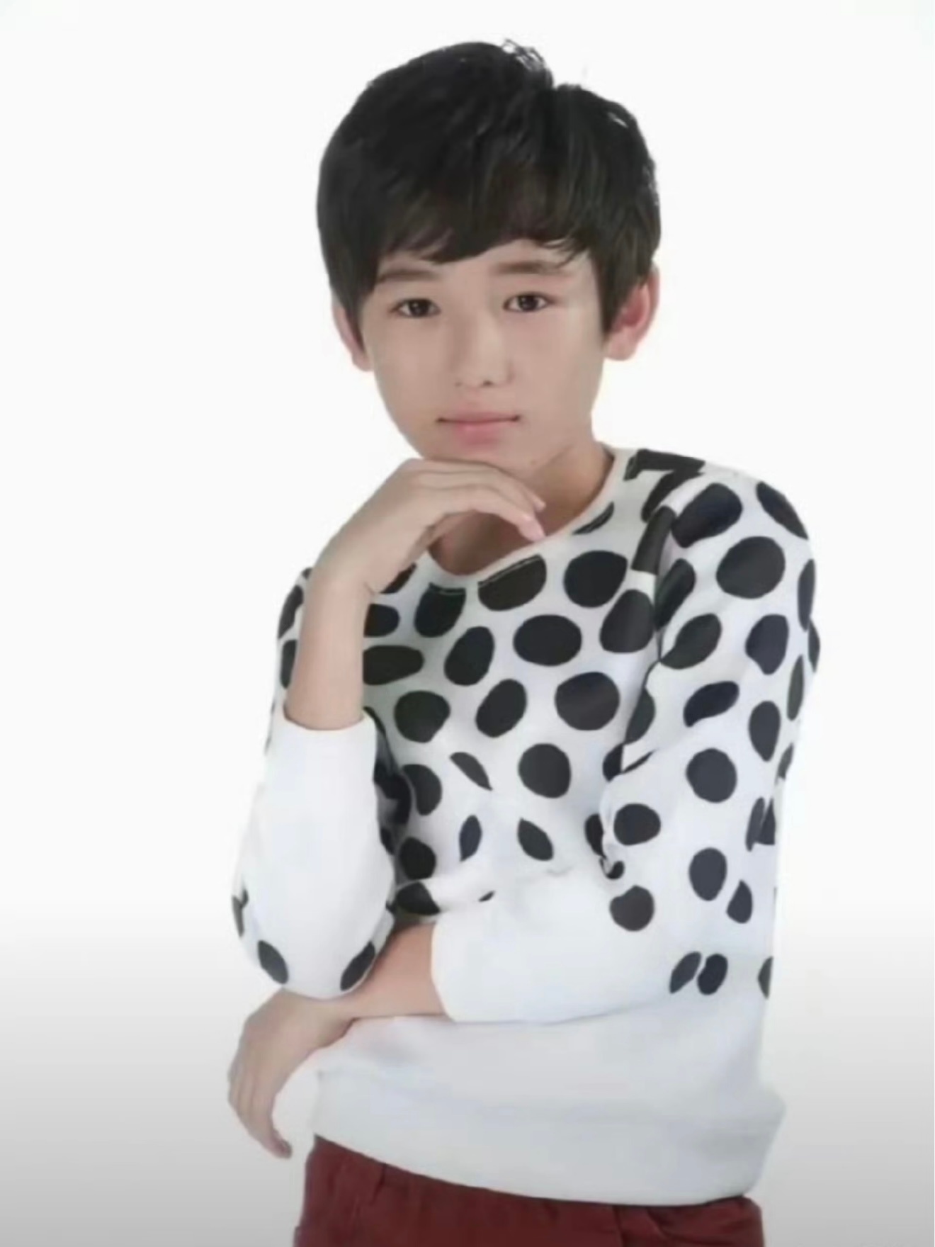 宋亚轩珍珠小子拍珍珠 珍珠小子素材上新咯!小宋真的将珍珠小子贯穿生活了，没想到今