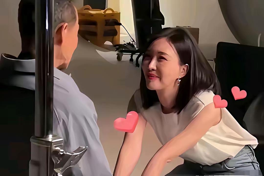 田朴珺此时在想，
这个男人，再长我十岁就更加完美了……