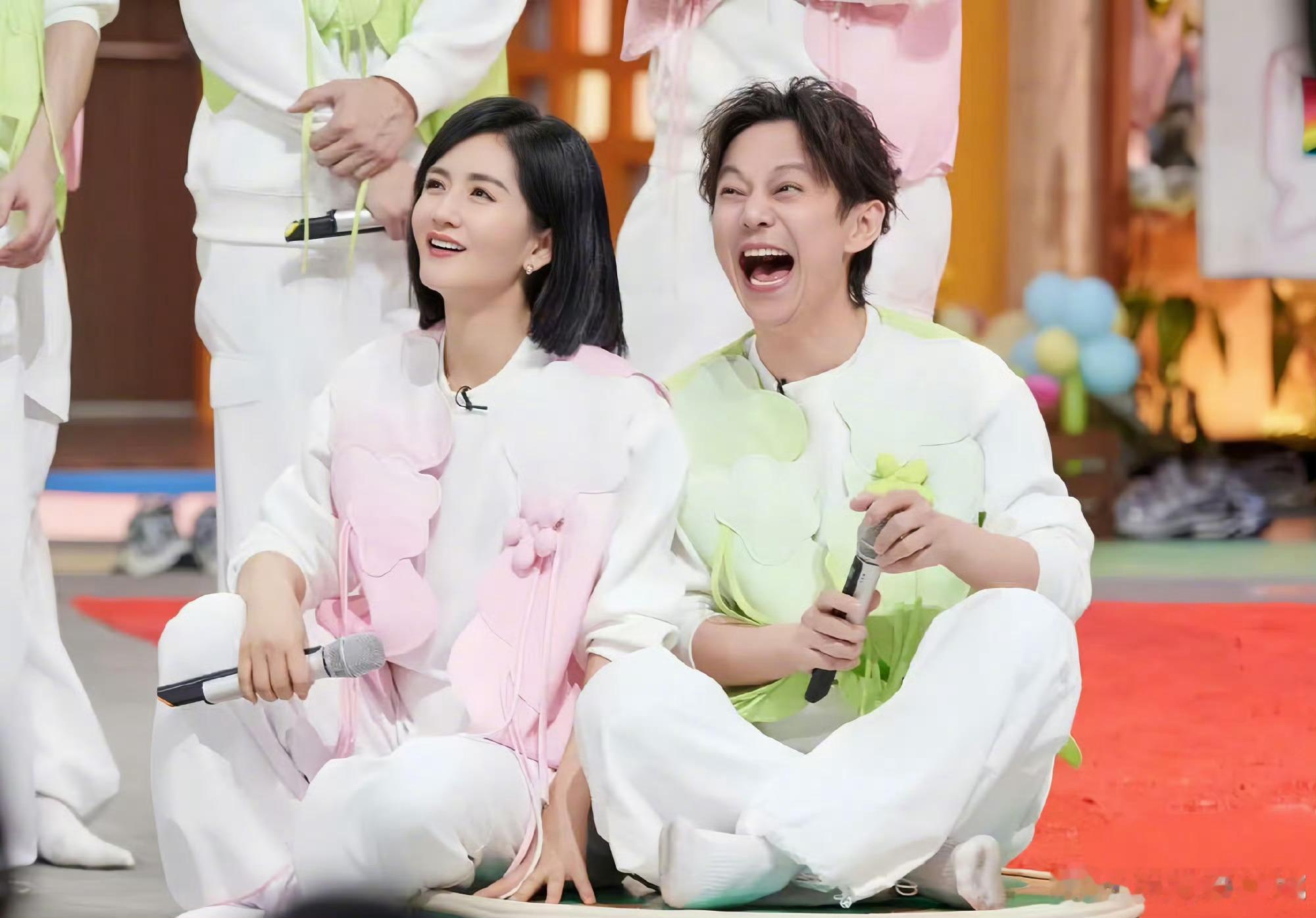 下期好六两秒一个梗下周你好星期六快本味 下周谢娜和何老师在好六玩乒乓球互怼，简直