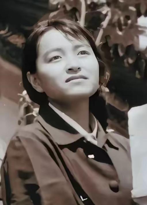 1995年，褚时健最疼爱的女儿褚映群被洛阳警方带走，才过了4个月。她就在看守所里