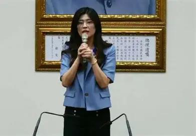 岛内的媒体圈简直比八点档的狗血剧还要魔幻，今天这一幕直接把我看懵了。
就在8月7