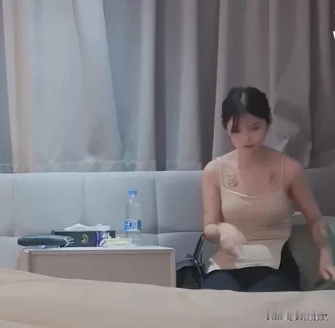 家里逼着相亲的女孩有纹身。
你们有过这个经历吗

快过年了，单身的人或多或少都有