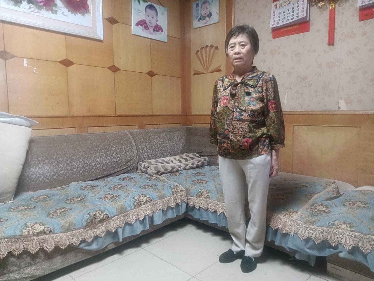 夫妻本是同林鸟
大难临头各自飞
藏头诗
文/李兴伟
夫唱妇随如一人，
妻随夫后紧