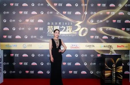 简直荒唐！爆两位知名女星在上海电视节红毯上为了争压轴，死活不肯下车，硬生生让现场
