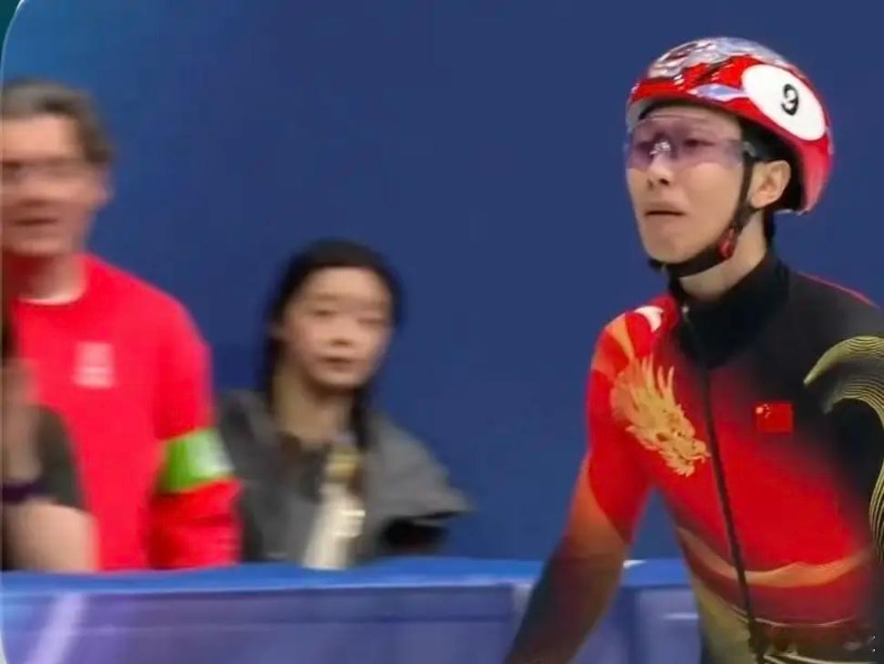孙龙银牌冬奥会凌晨赛事。孙龙男子1000米短道速滑惜败夺银，身位居前可惜拼脚尖不