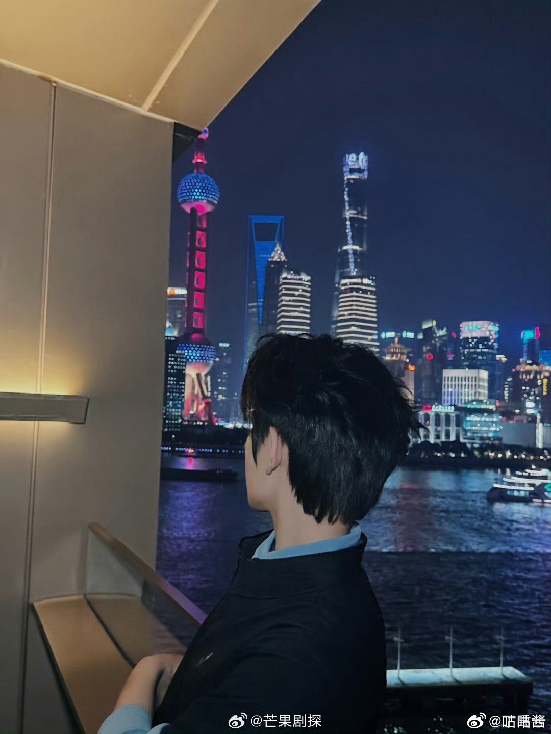 丁禹兮又见到你了丁禹兮探出一个后脑勺 丁禹兮活动后发微博“又见到你了”，配图探出