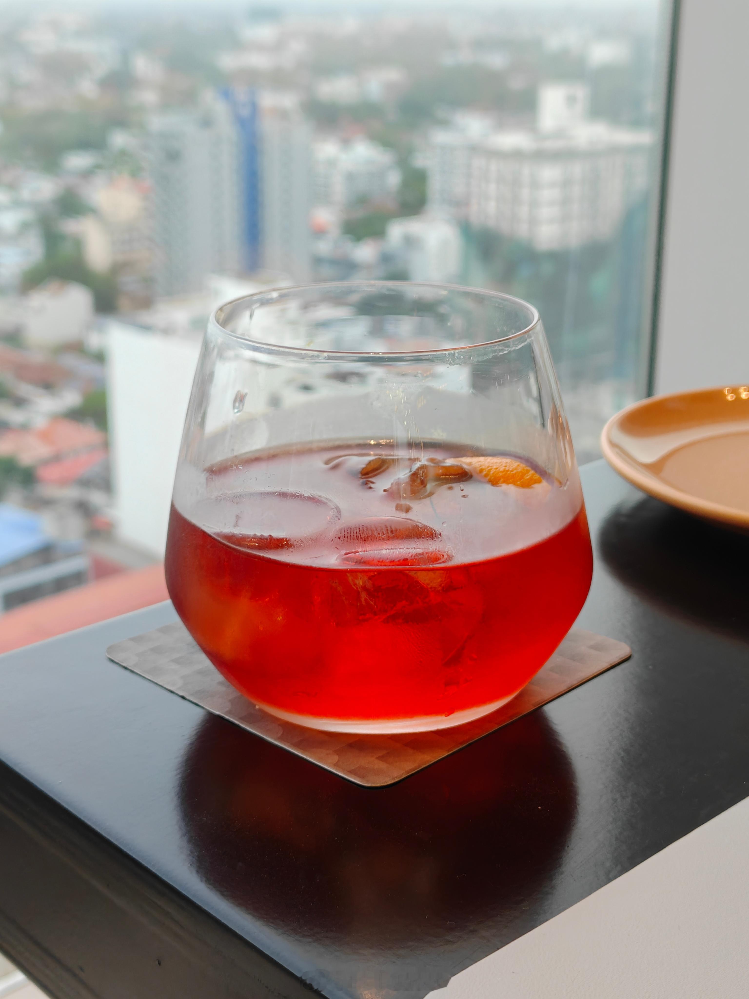 当地时间下午 5 点，来一杯吧。 ​​​