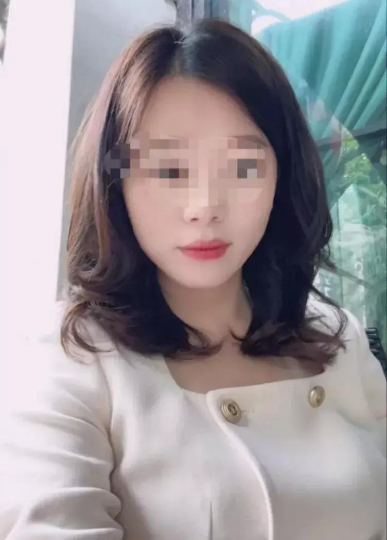 大瓜！局长和女经理双双婚内出轨，原配曝光大尺度聊天记录

柳州柳南区工信局长老婆