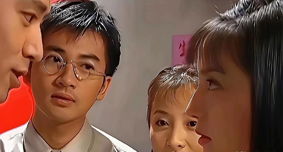 他那眼神不是演的，是真把人当最后一眼在看。
导演一喊卡，他眼睛还停在那儿，瞳孔没