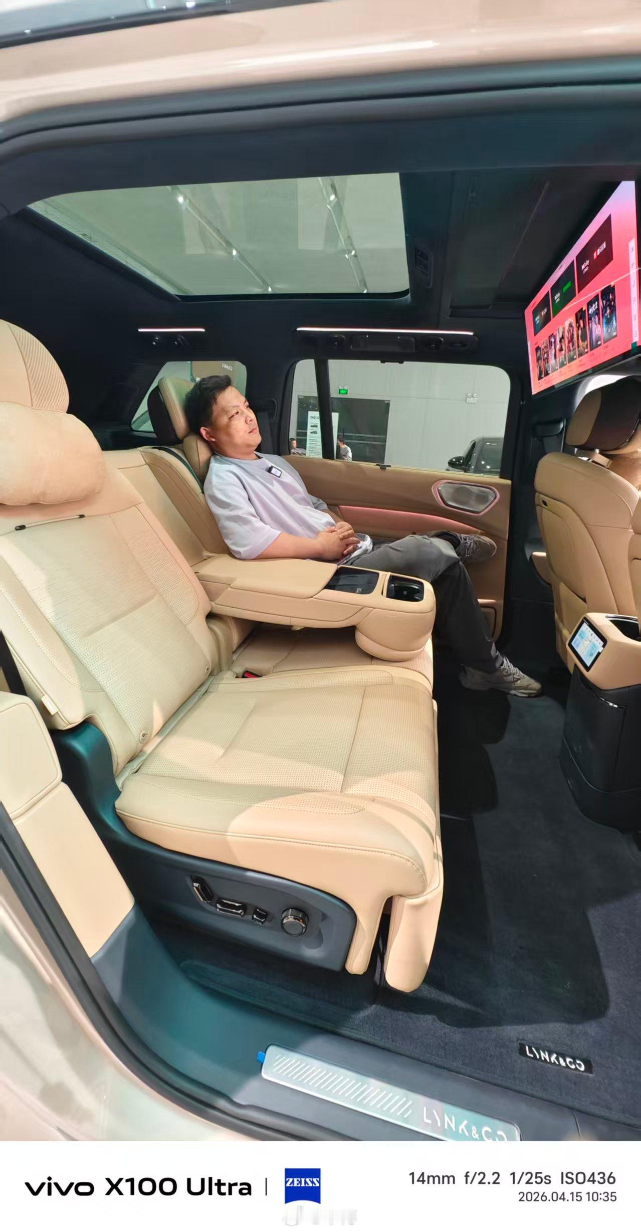 些人买全尺寸SUV并非都有6座刚需，第三排座椅常年都是空放状态，所以5座版本也是