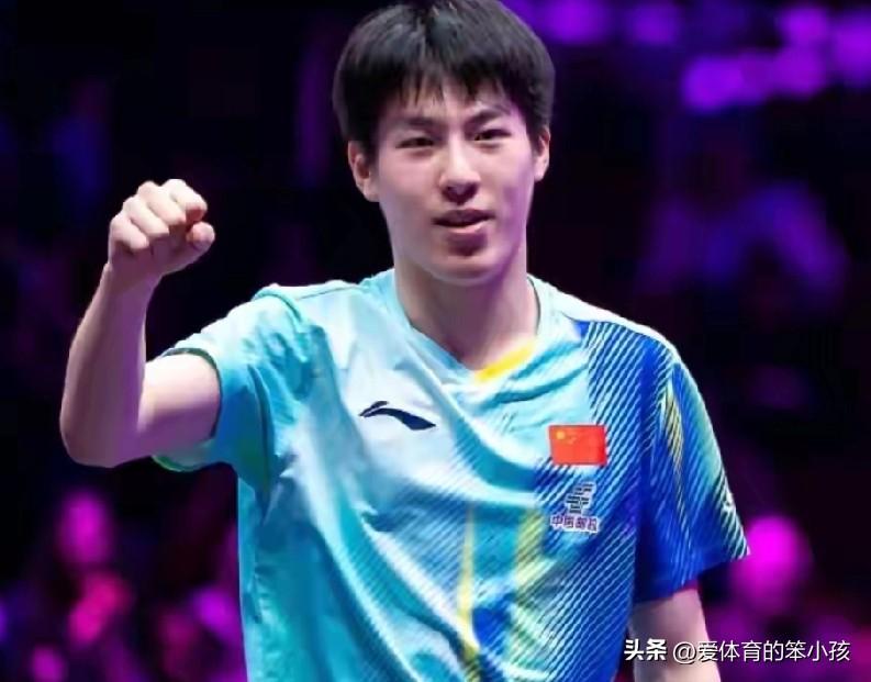 WTT重庆冠军赛的赛场上，首轮比拼当中，国乒小将只有十九岁的温瑞博迎来与17岁的