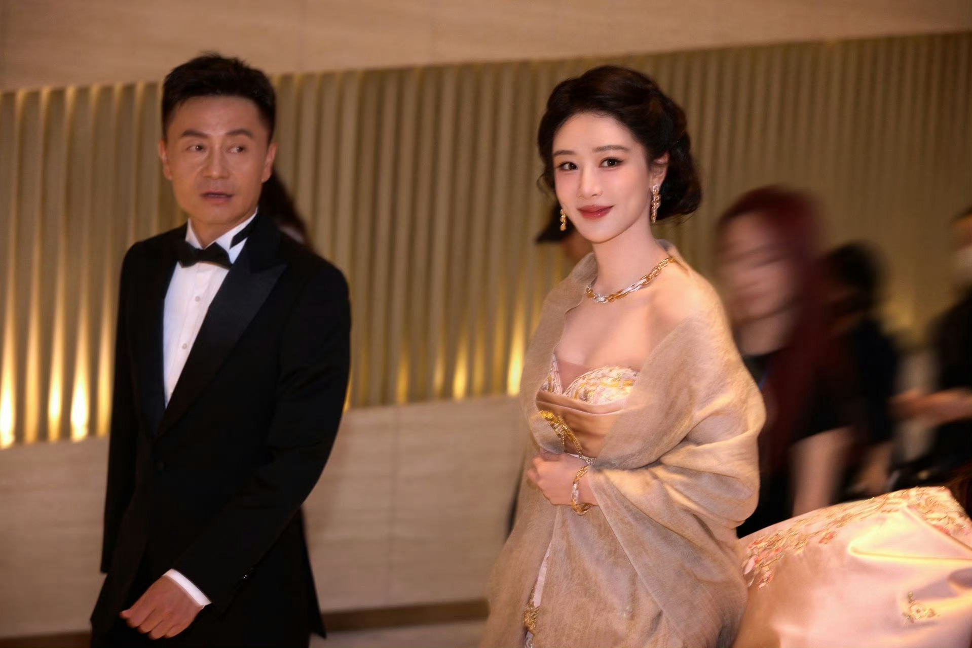 “回头看看我，我在你们身后。”——