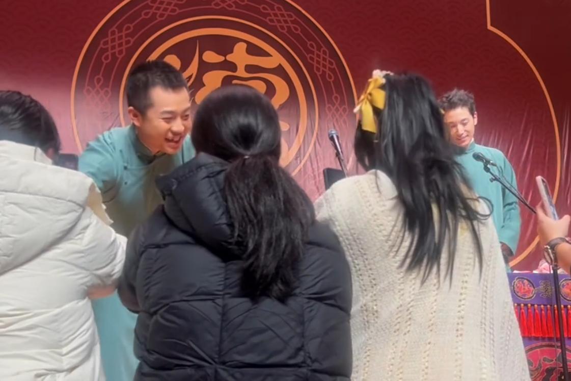 张九龄还真是备受德云女孩们的喜爱！张九龄、王九龙的新年首演，在太原举办。当天，这