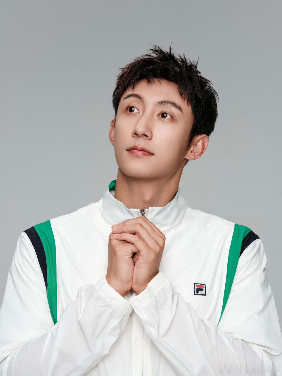 黄景瑜长得好像胡图图的爸爸黄景瑜这张脸，越看越像胡图图他爹胡英俊，这波撞脸太离谱